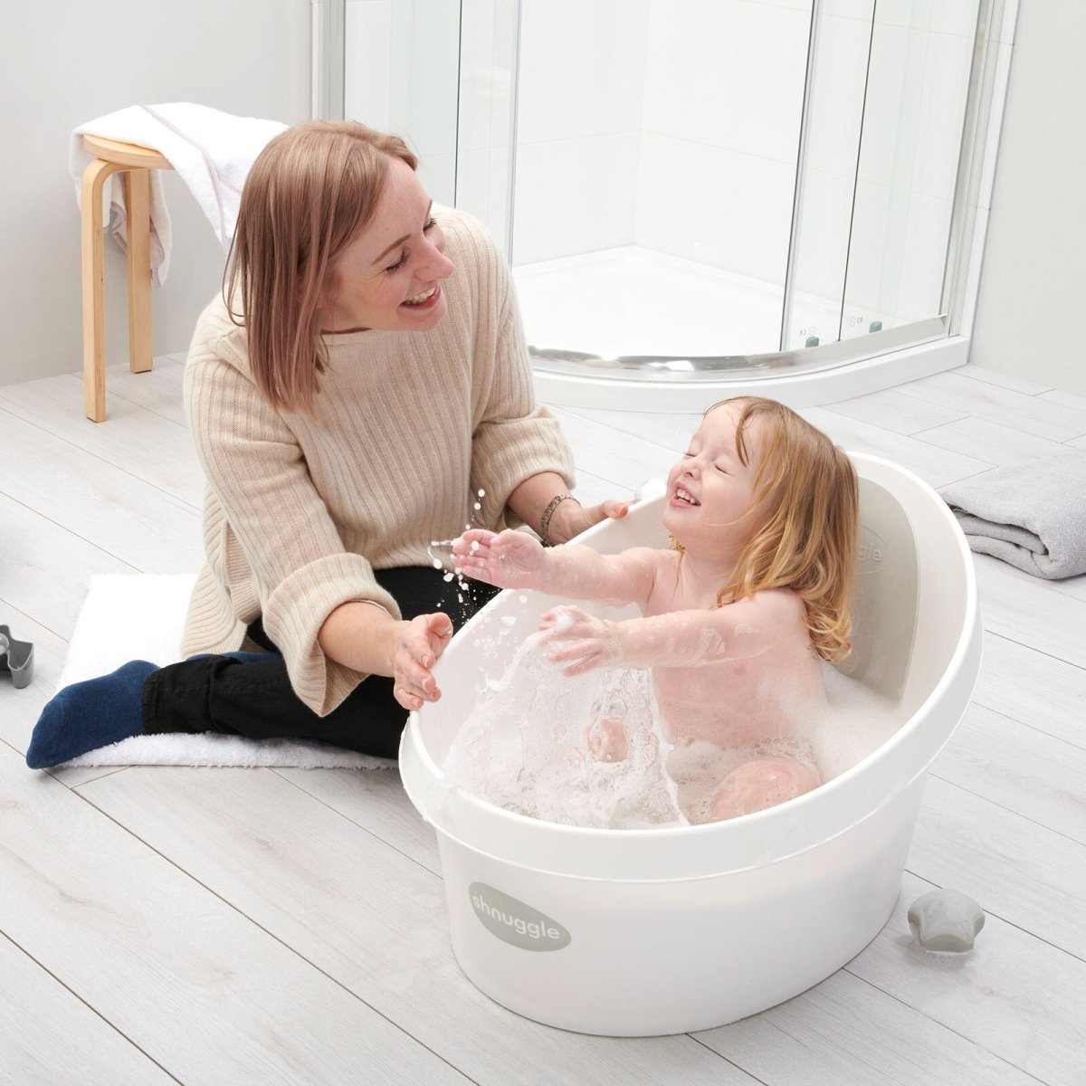 Shnuggle Toddler Bath Tub - White With Light Grey Backrest - mezetto ebebek ebebek