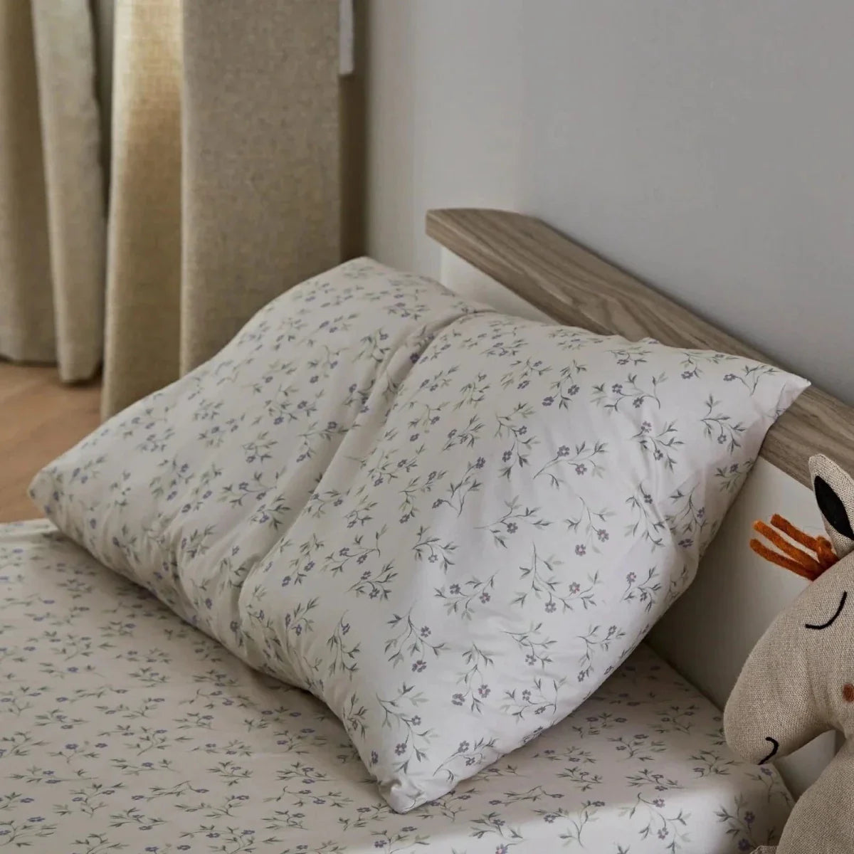 CuddleCo Clara Toddler Bed - White/Ash