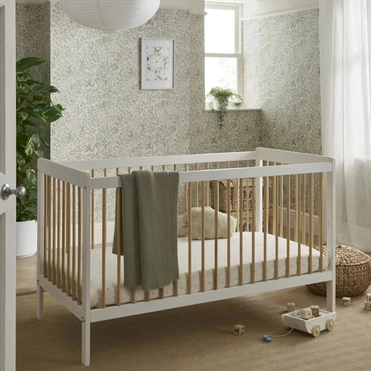 CuddleCo Nola Cot Bed - White / Natural