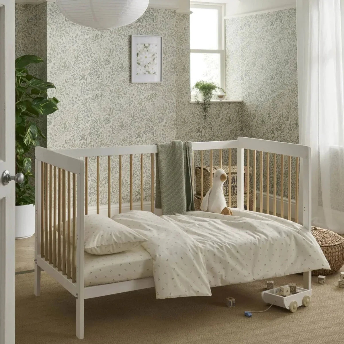 CuddleCo Nola Cot Bed - White / Natural
