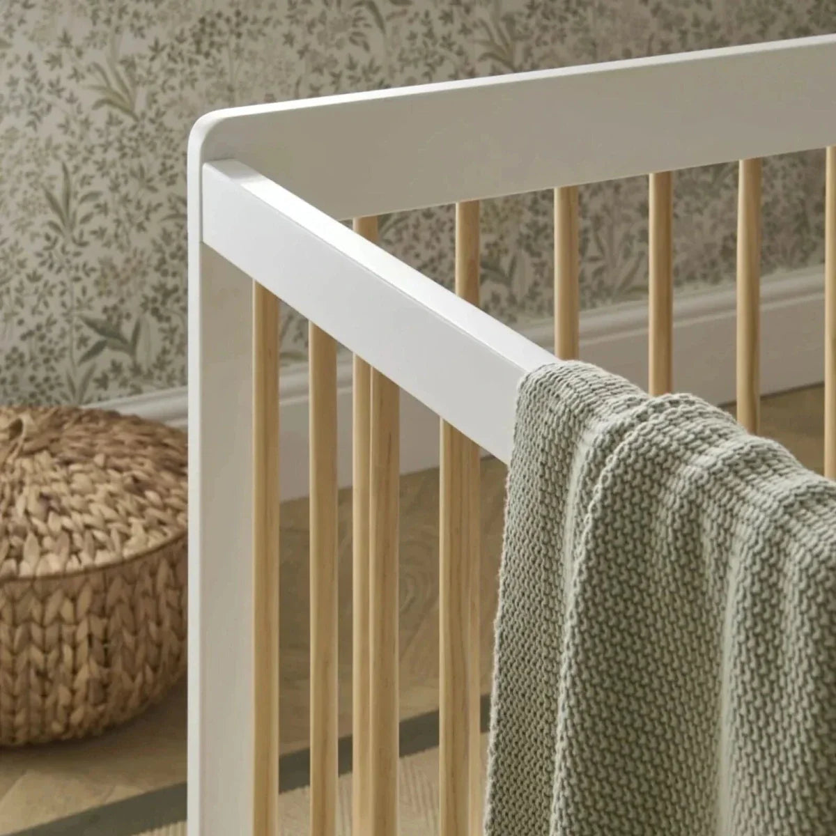 CuddleCo Nola Cot Bed - White / Natural