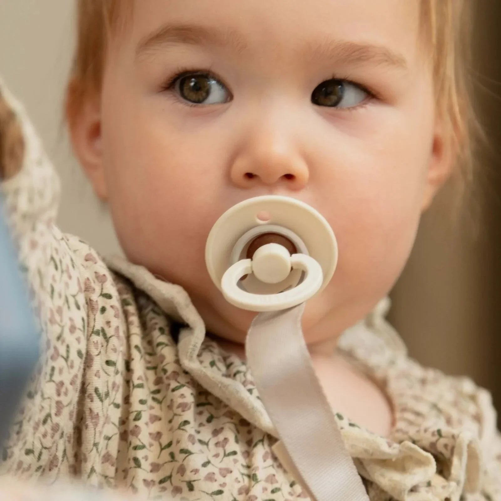 BIBS Soother Clip Ribbon - Sand - mezetto ebebek ebebek
