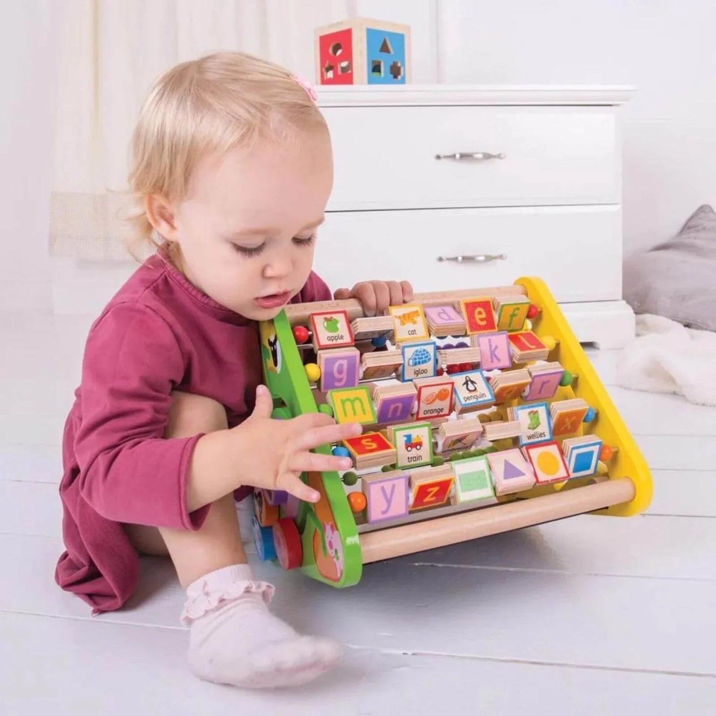 Bigjigs Toys Triangular Activity Centre - mezetto ebebek ebebek