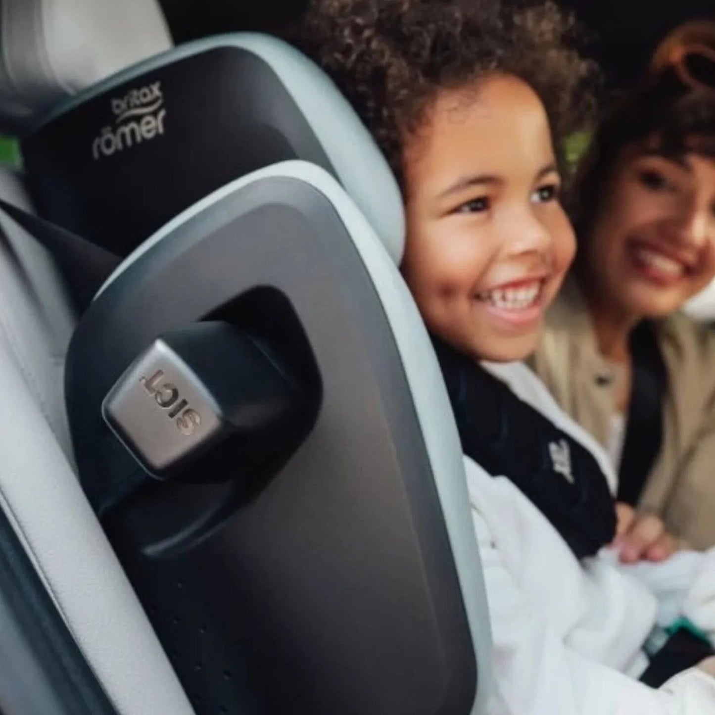 Britax Römer Kidfix Pro Car Seat - Carbon Black - mezetto ebebek ebebek