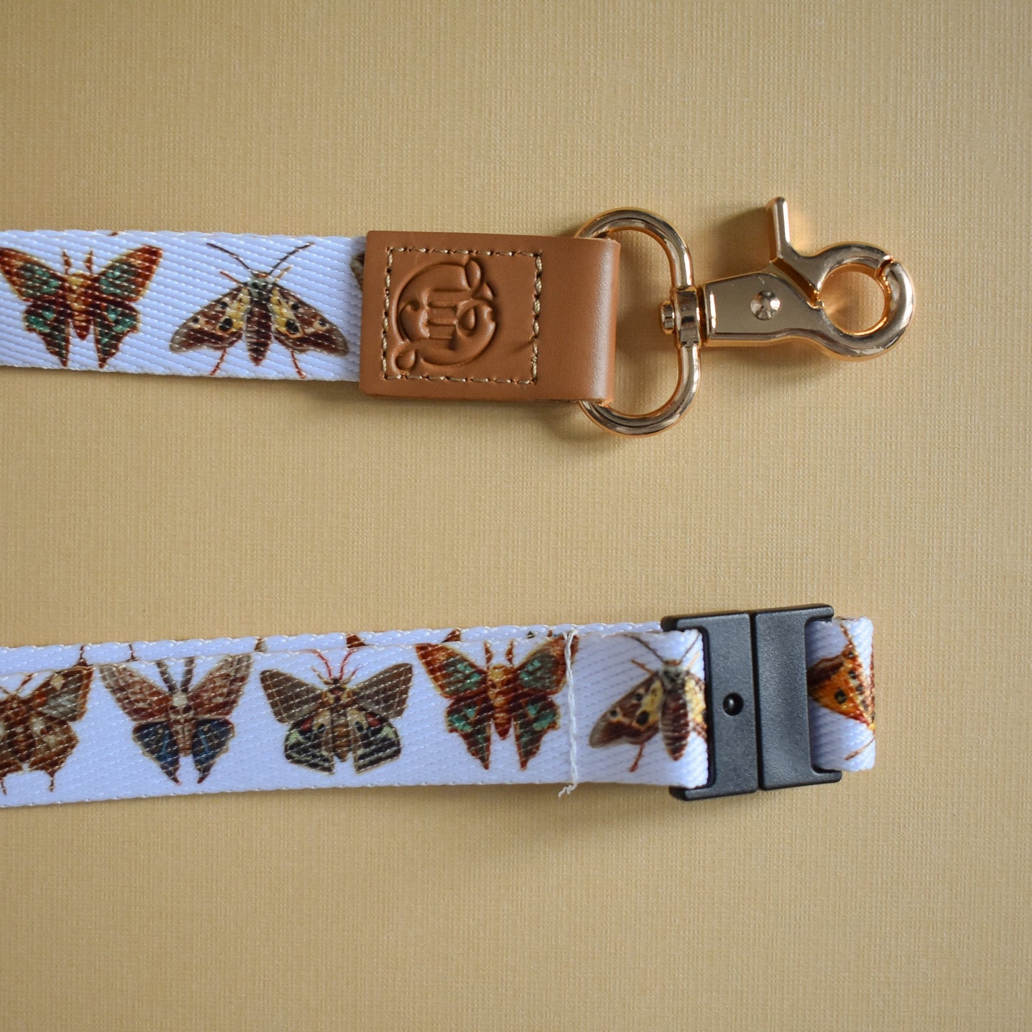 Brown Moth - mezetto Lunamise Lunamise
