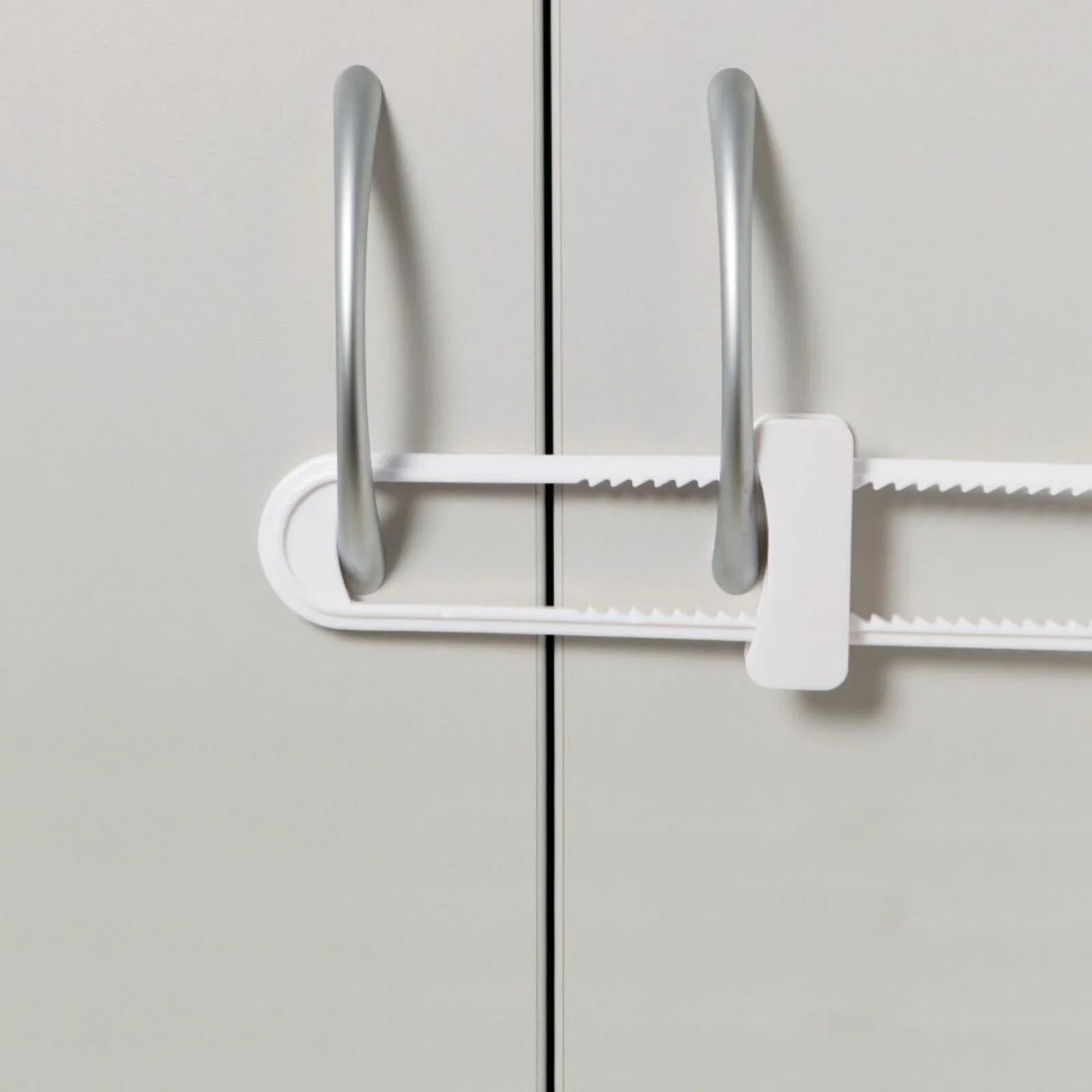 Dreambaby Sliding Cabinet Lock - White - mezetto ebebek ebebek