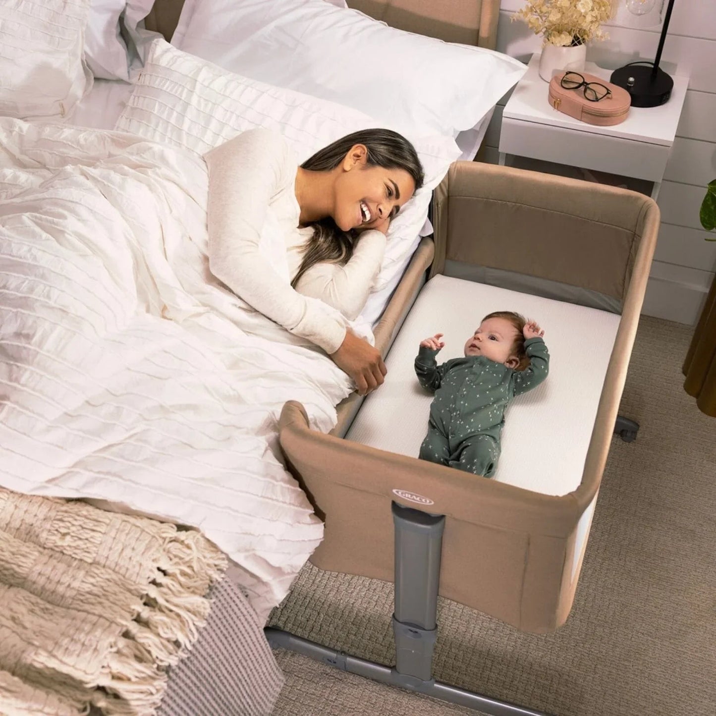 Graco Sweet2Sleep Bedside Crib - Oatmeal - mezetto ebebek ebebek
