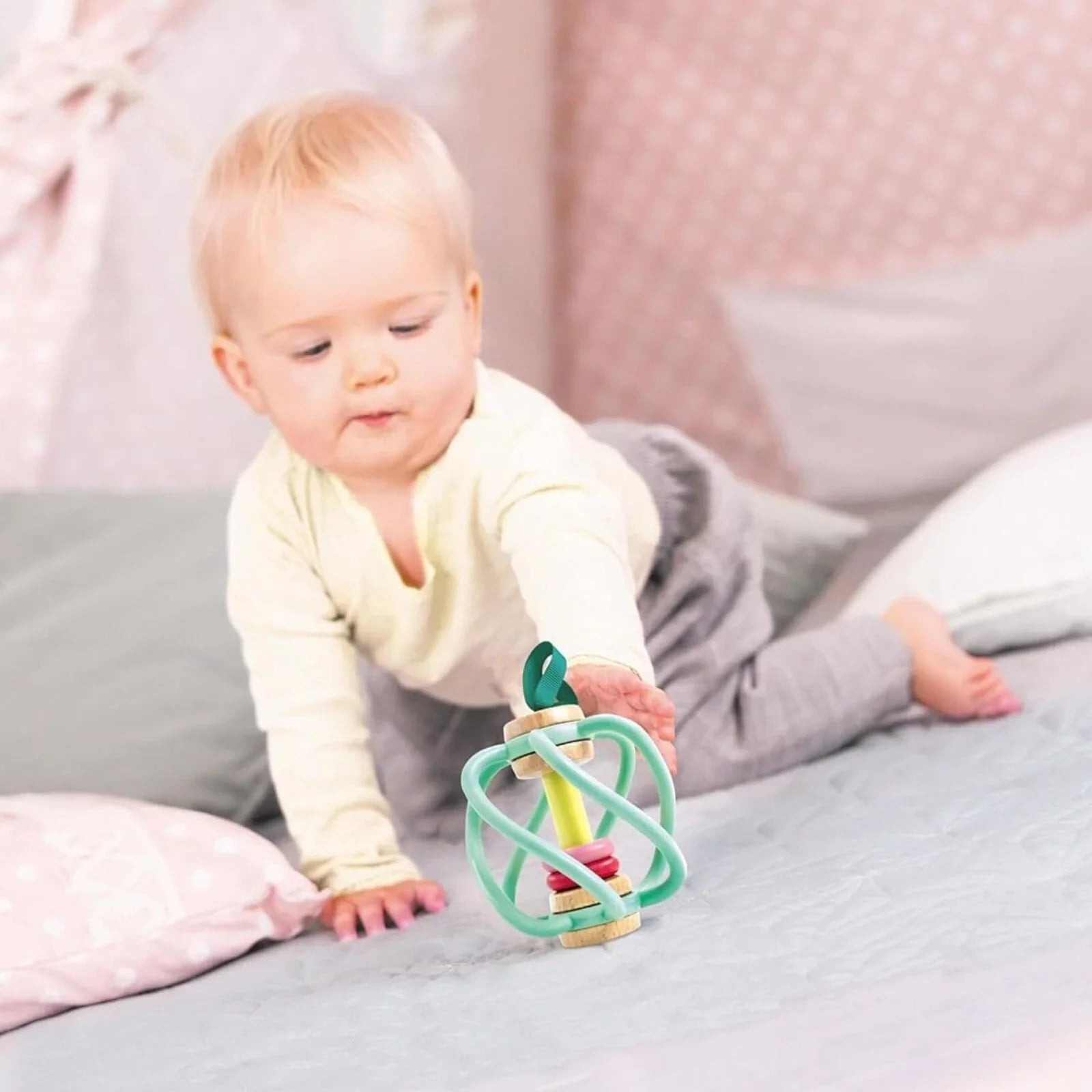 Hape Apple Grab Toy - mezetto ebebek ebebek