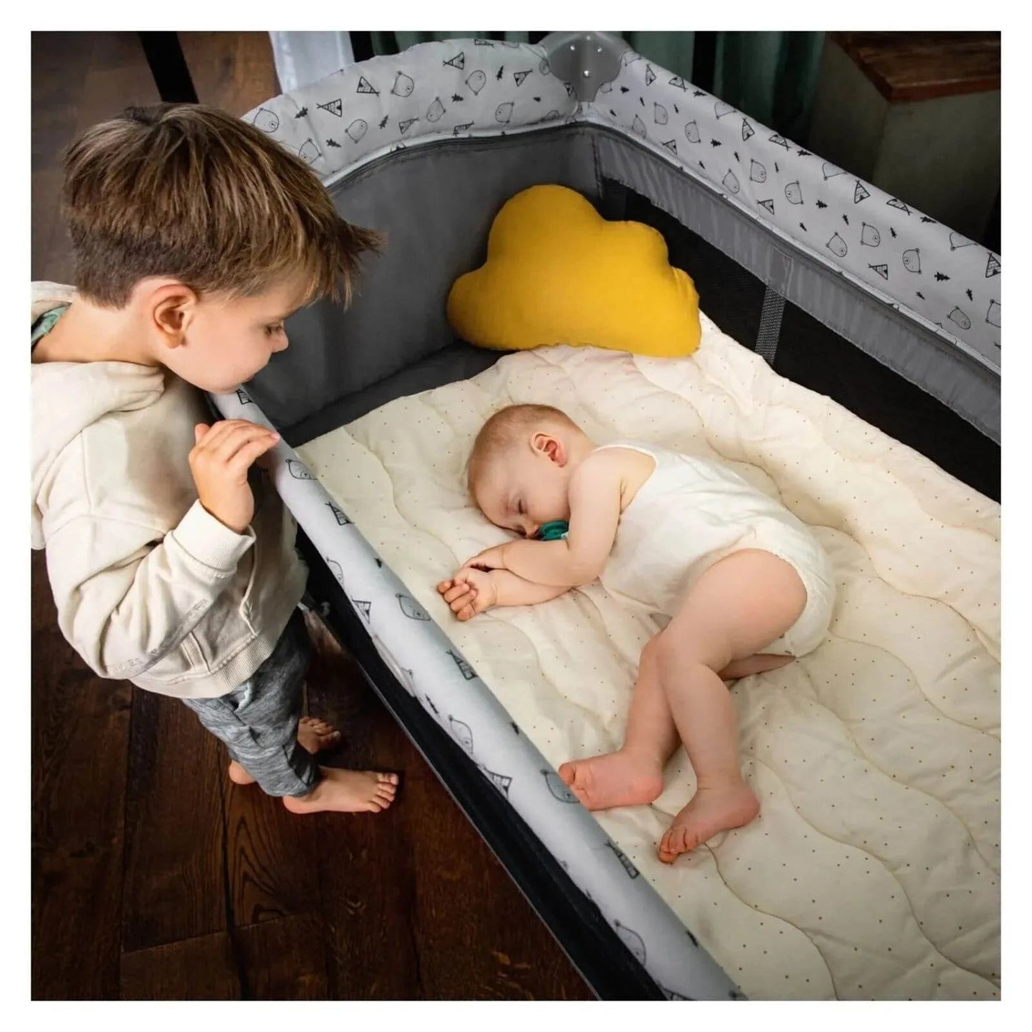 Hauck Sleep N Play Center Bassinet Travel Cot & Playpen - Stars - mezetto ebebek ebebek