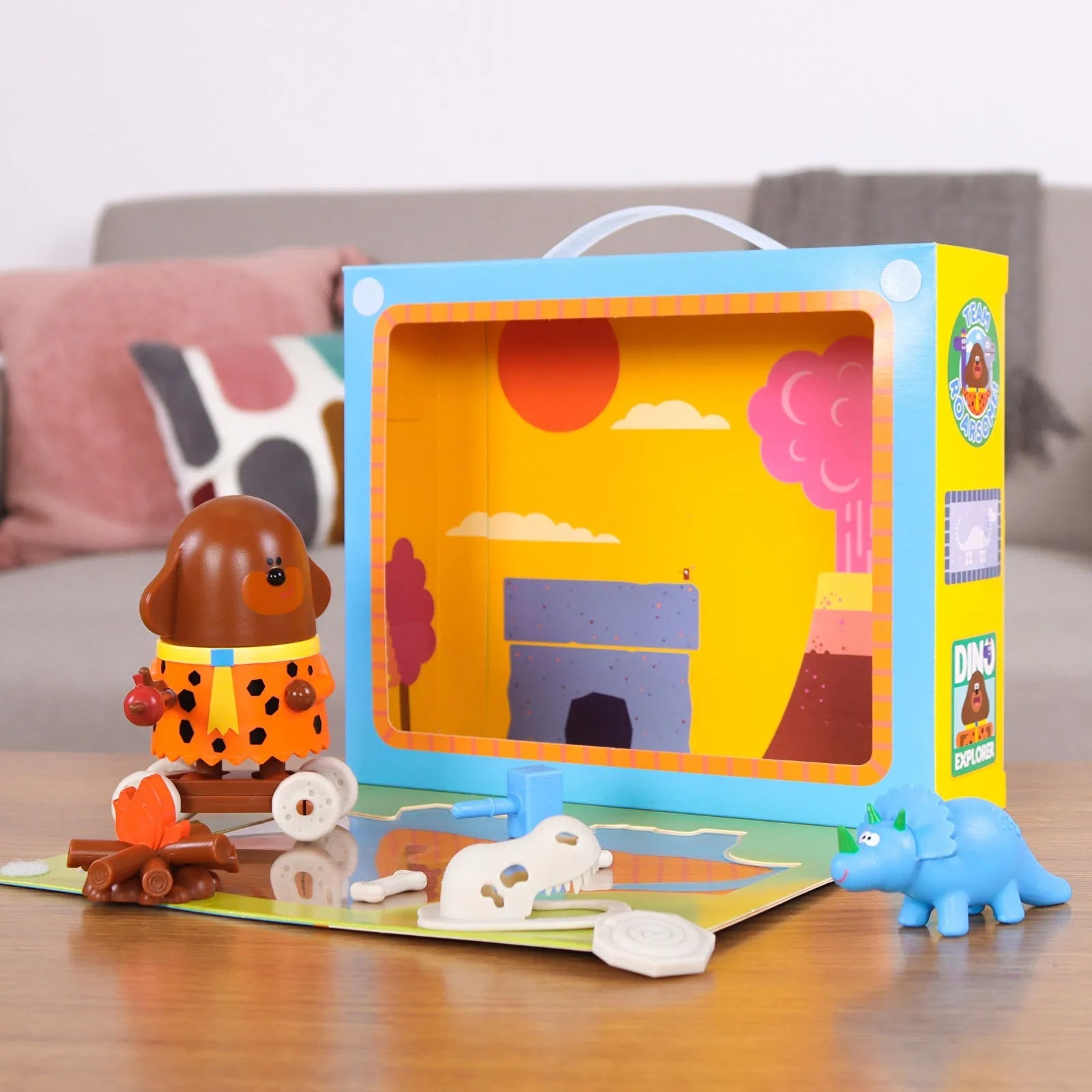 Hey Duggee Secret Surprise Take and Play Set Dinosaurs with Duggee - mezetto ebebek ebebek