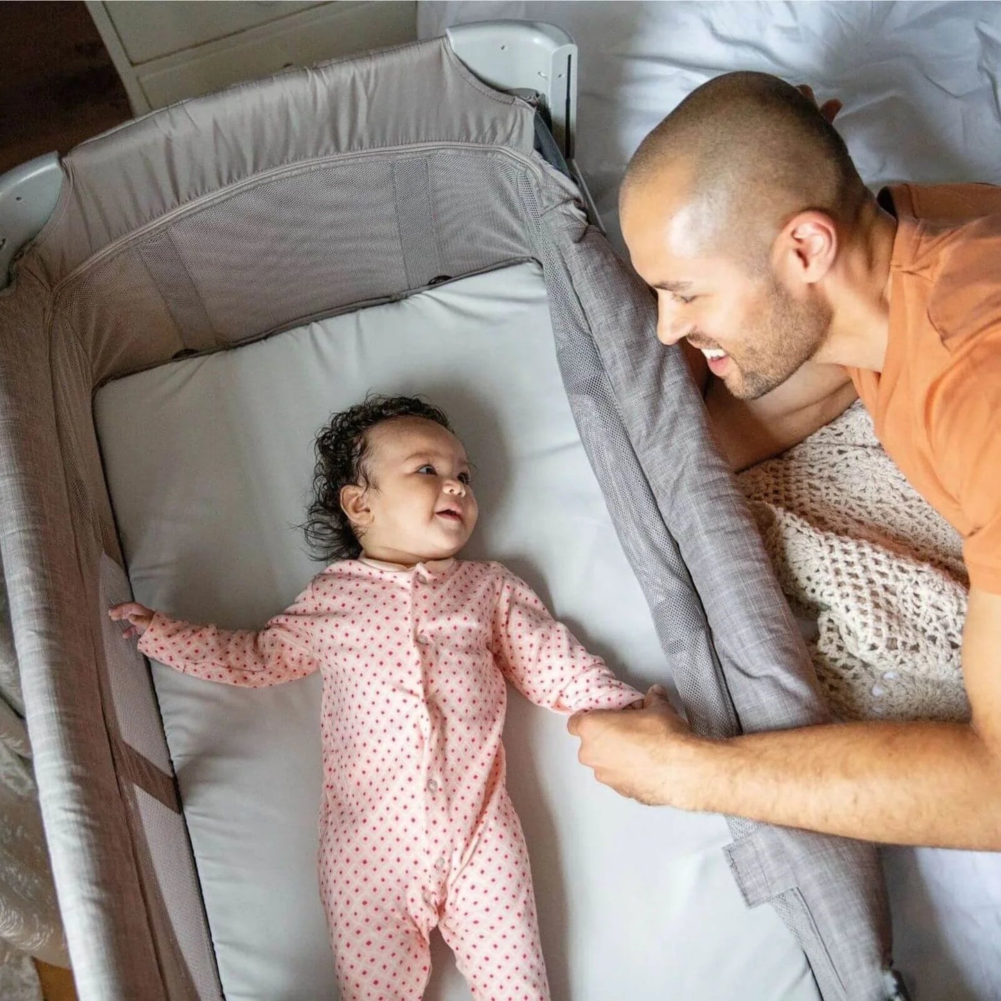 Joie Kubbie Sleep Bedside Travel Cot - Foggy Grey - mezetto ebebek ebebek