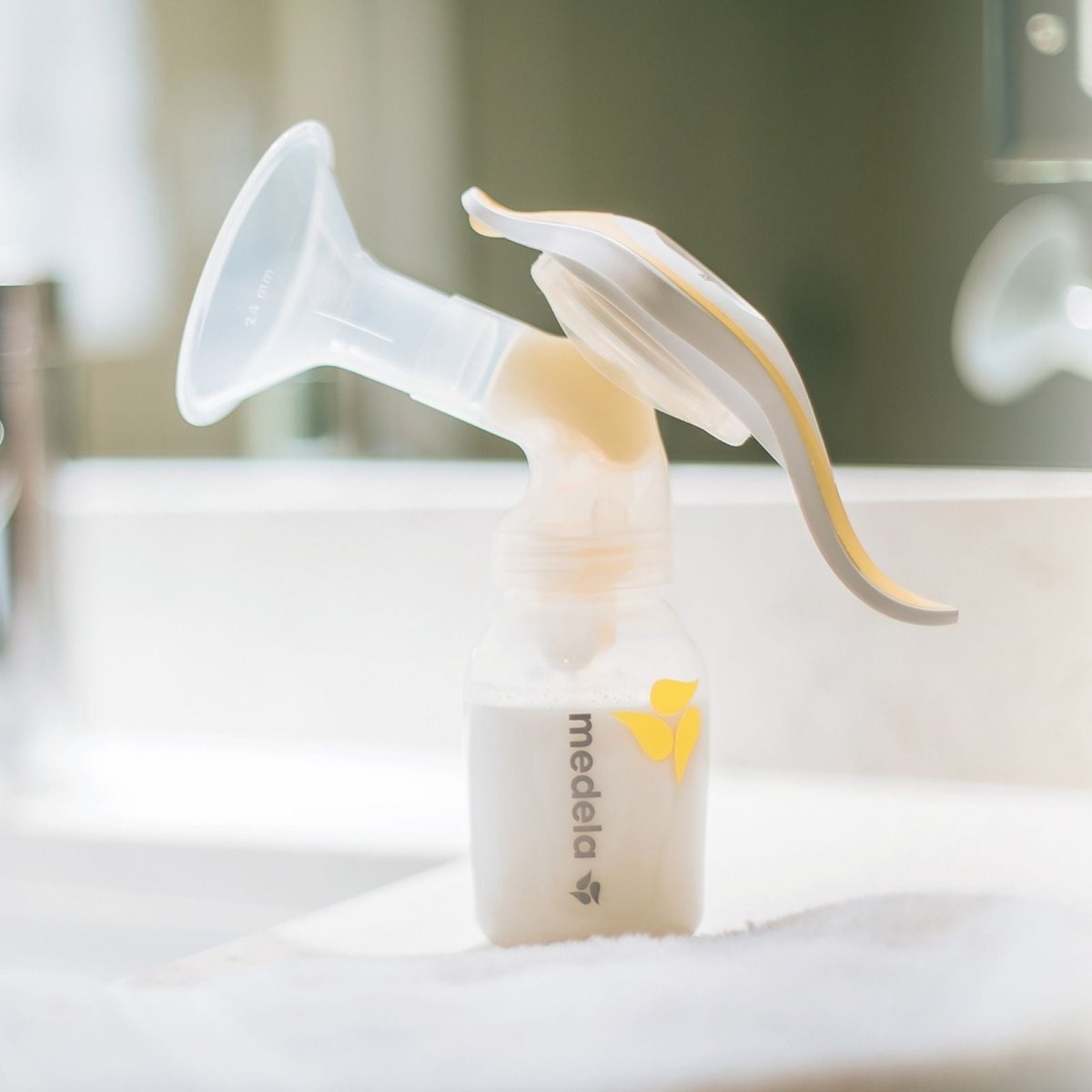 Medela Harmony Manual Breast Pump & Feed Set - mezetto ebebek ebebek