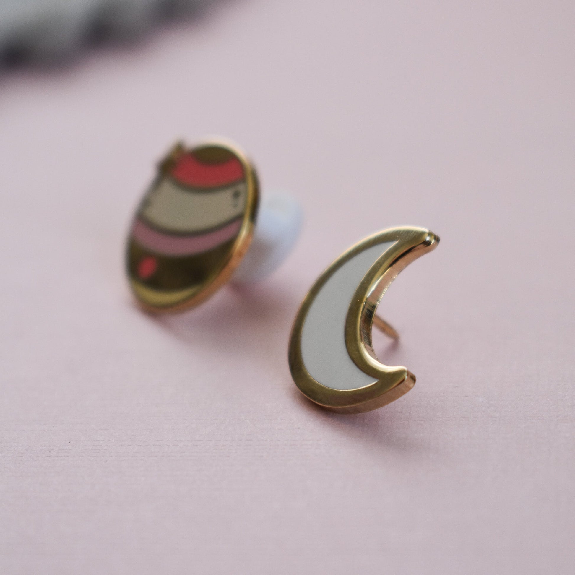 Mini Enamel Pin - mezetto Lunamise Lunamise