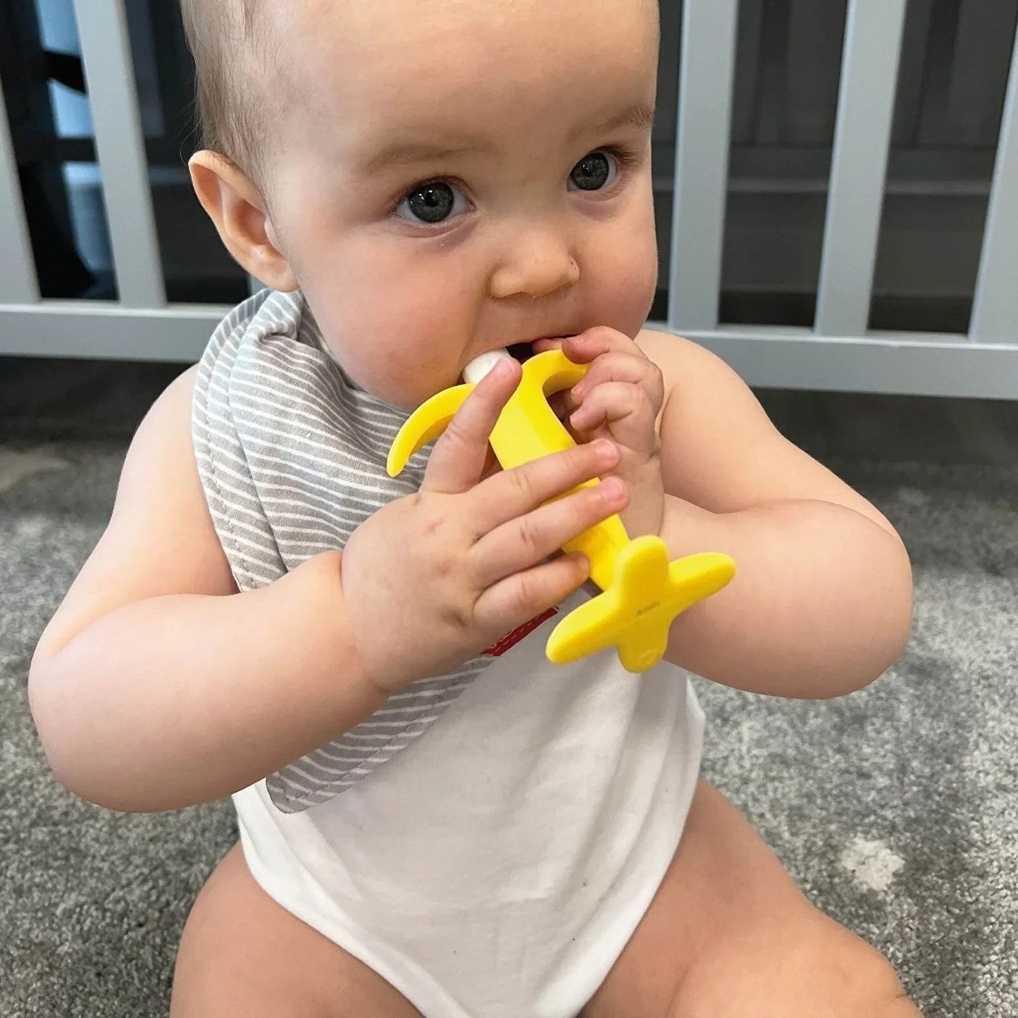 Nuby Banana Teether - mezetto ebebek ebebek