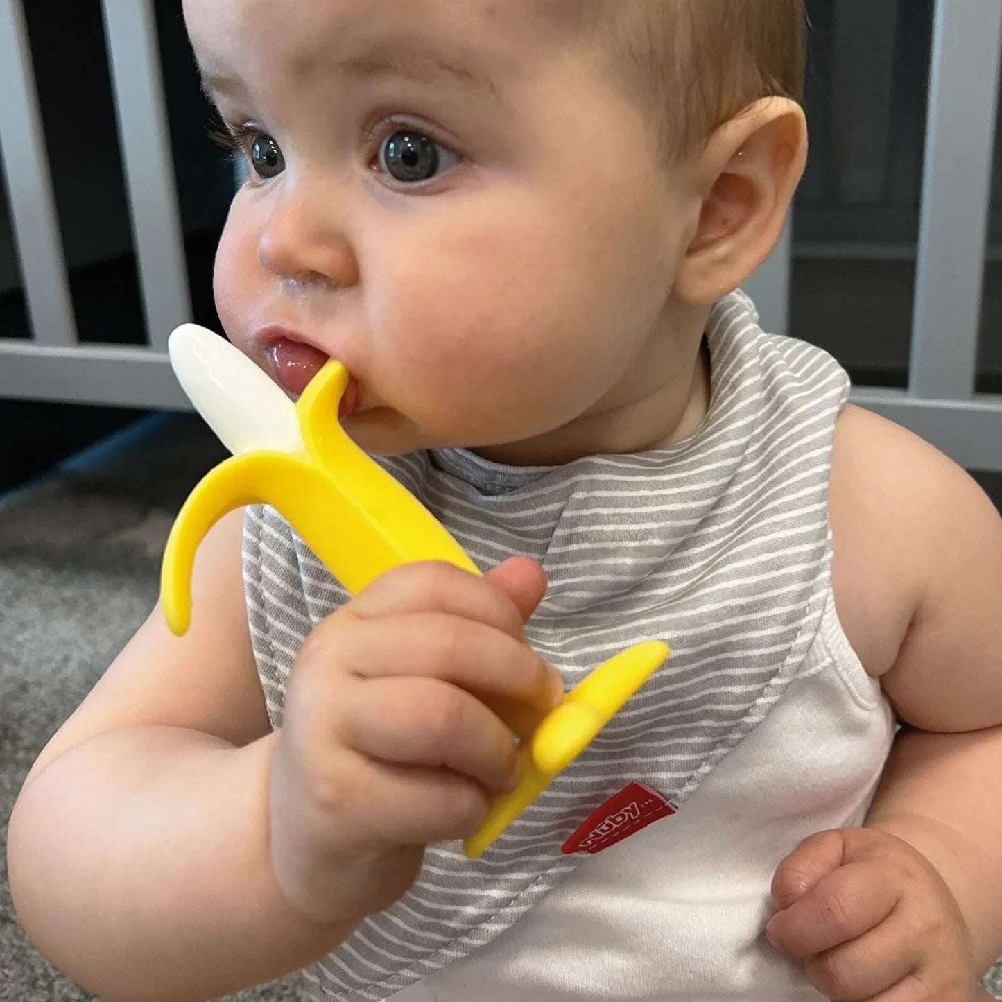 Nuby Banana Teether - mezetto ebebek ebebek