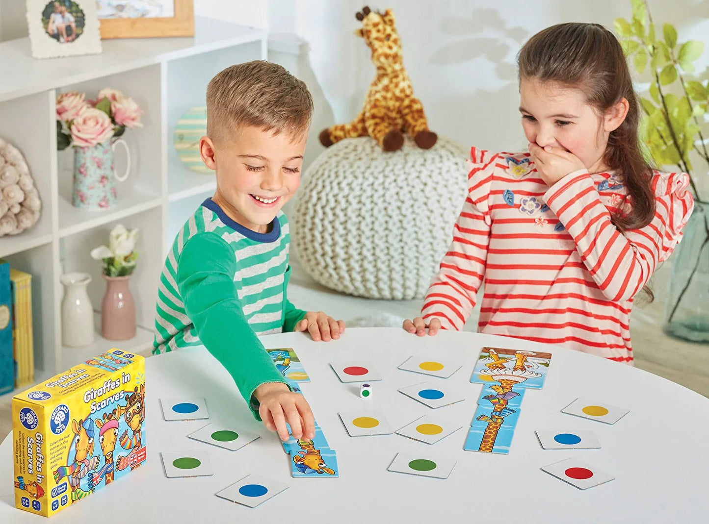 Orchard Toys Giraffes In Scarves - mezetto ebebek ebebek