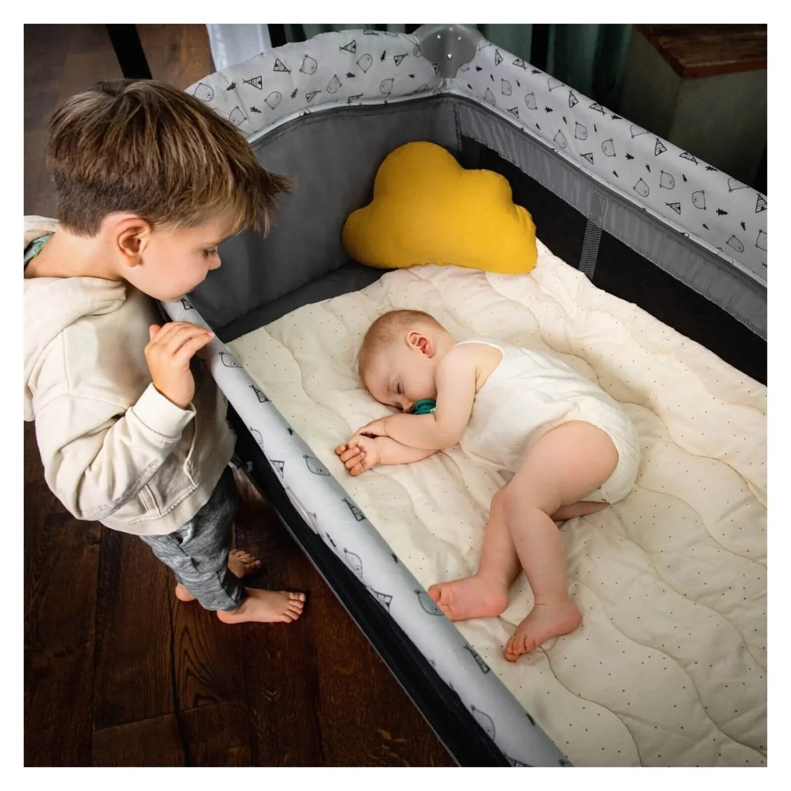 Outlet - Hauck Sleep N Play Center Bassinet Travel Cot & Playpen - Stars - mezetto ebebek ebebek