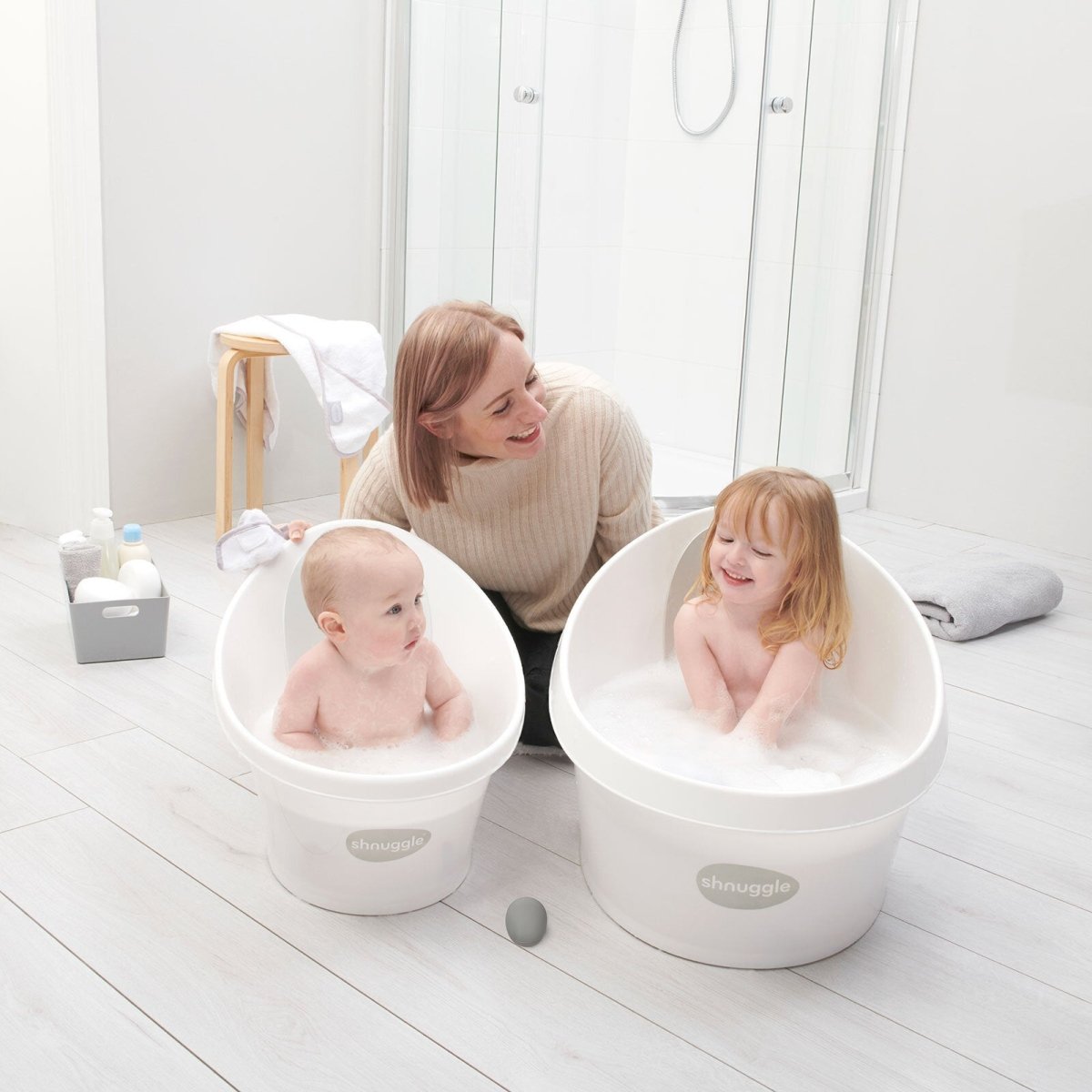 Shnuggle Toddler Bath Tub - White With Light Grey Backrest - mezetto ebebek ebebek