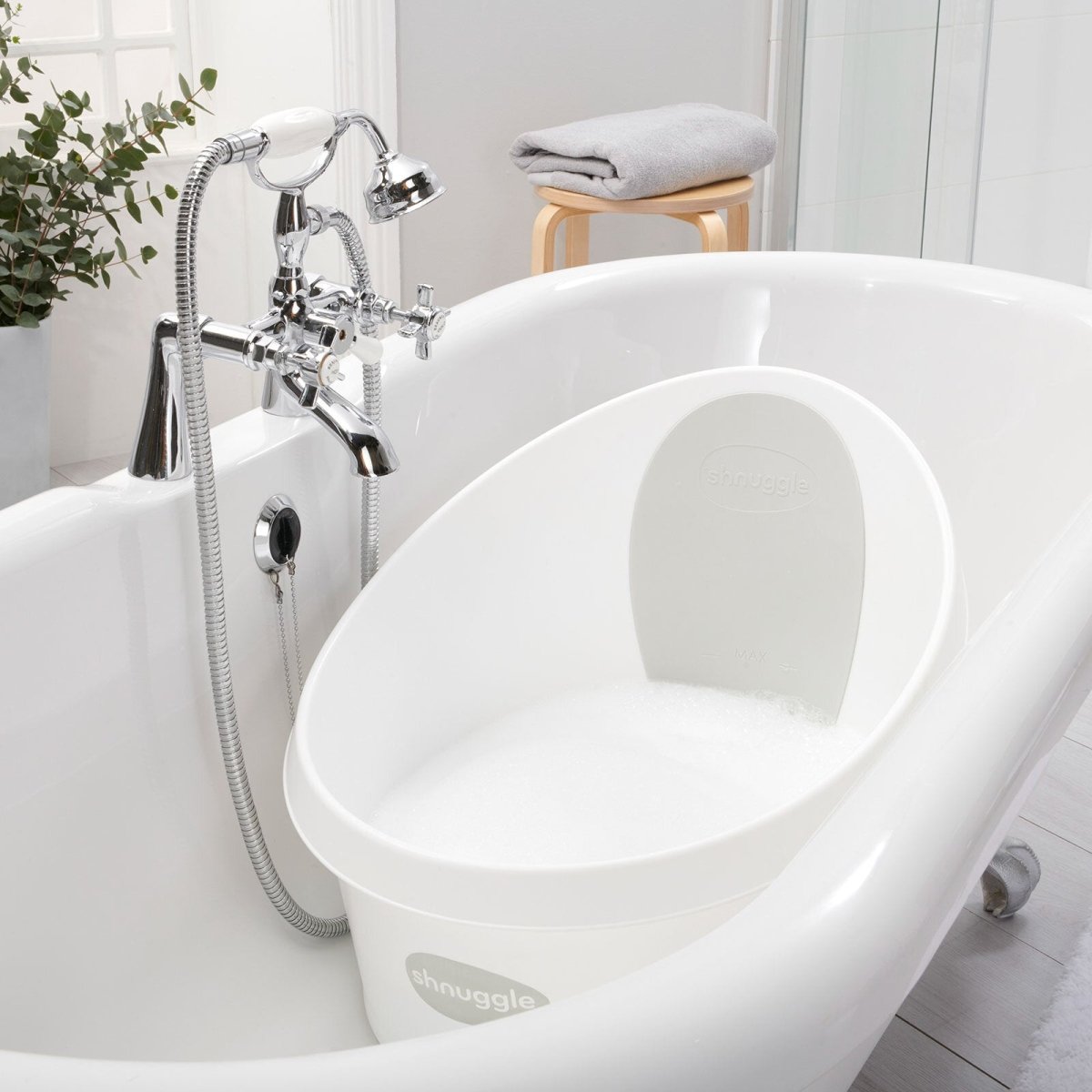 Shnuggle Toddler Bath Tub - White With Light Grey Backrest - mezetto ebebek ebebek