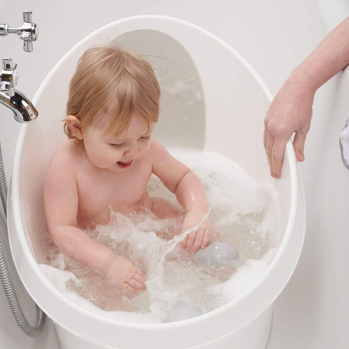 Shnuggle Toddler Bath Tub - White With Light Grey Backrest - mezetto ebebek ebebek
