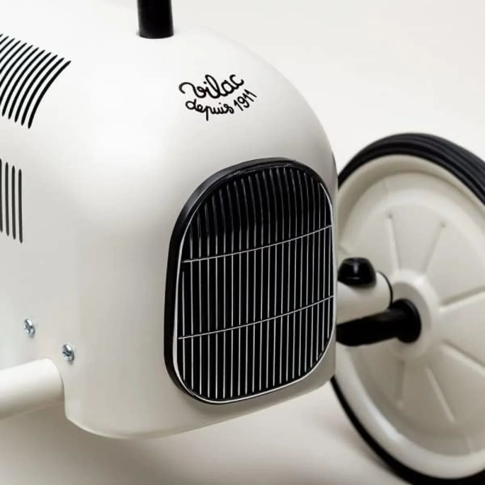 Vilac Ride On Metal Car Toy - Off White - mezetto ebebek ebebek