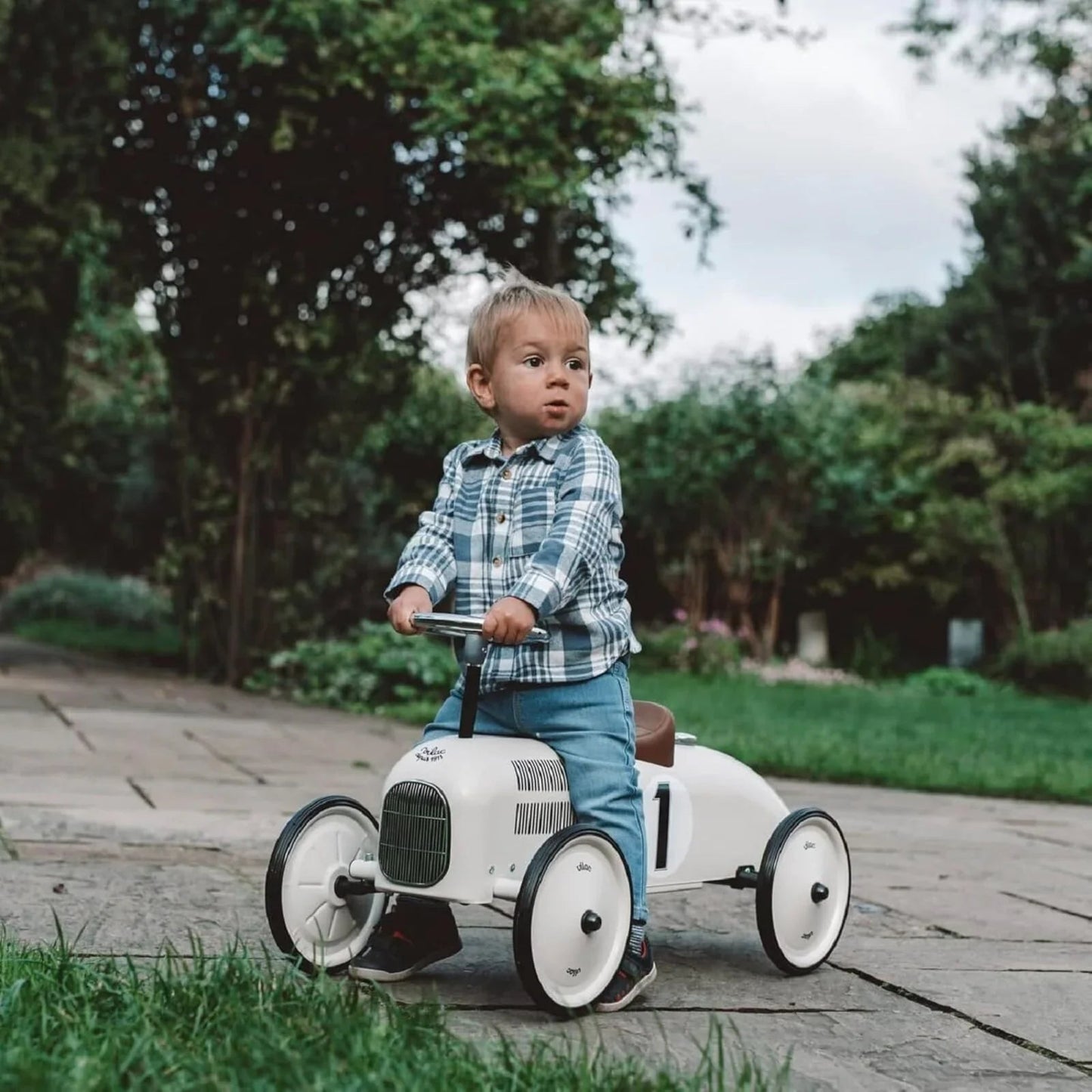 Vilac Ride On Metal Car Toy - Off White - mezetto ebebek ebebek
