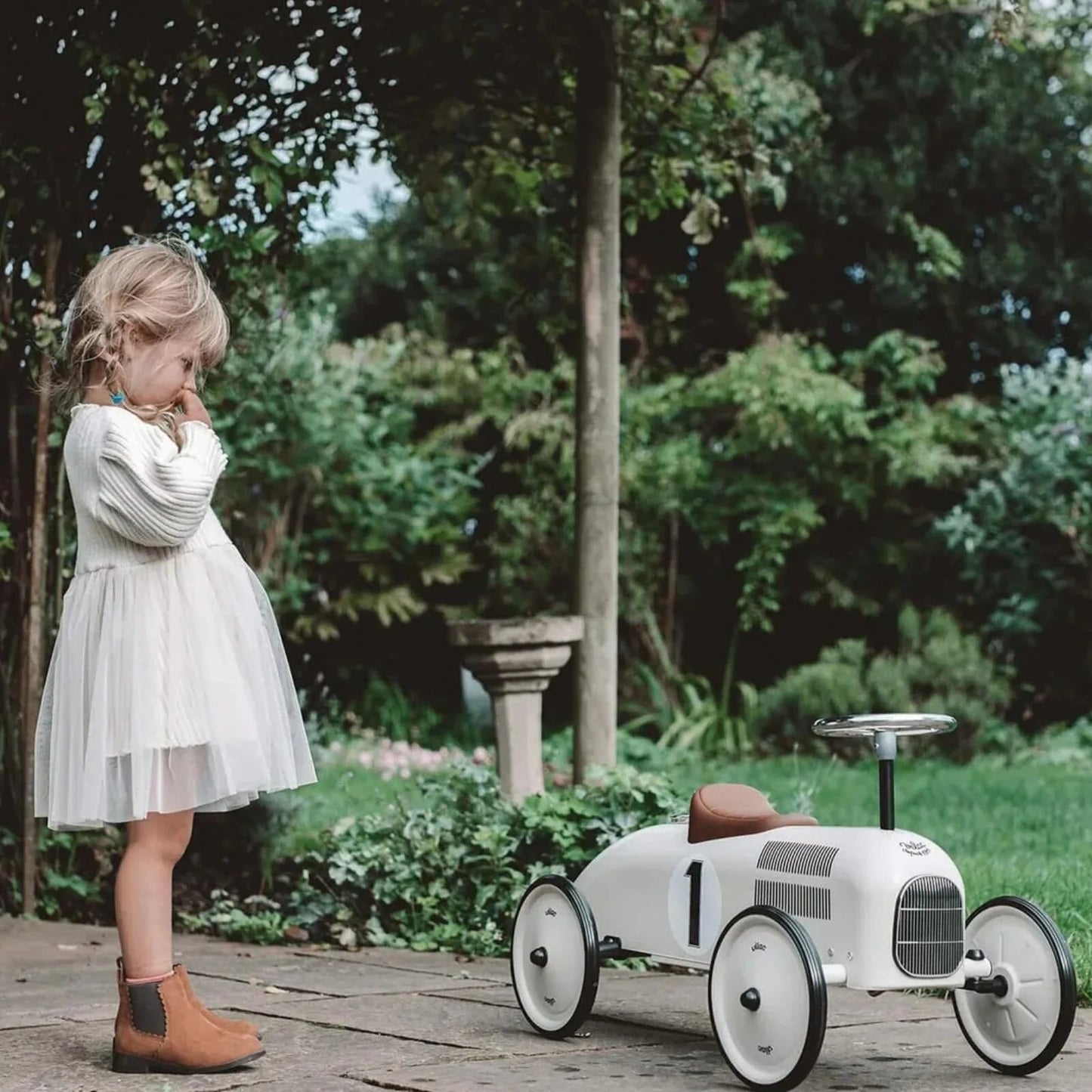 Vilac Ride On Metal Car Toy - Off White - mezetto ebebek ebebek