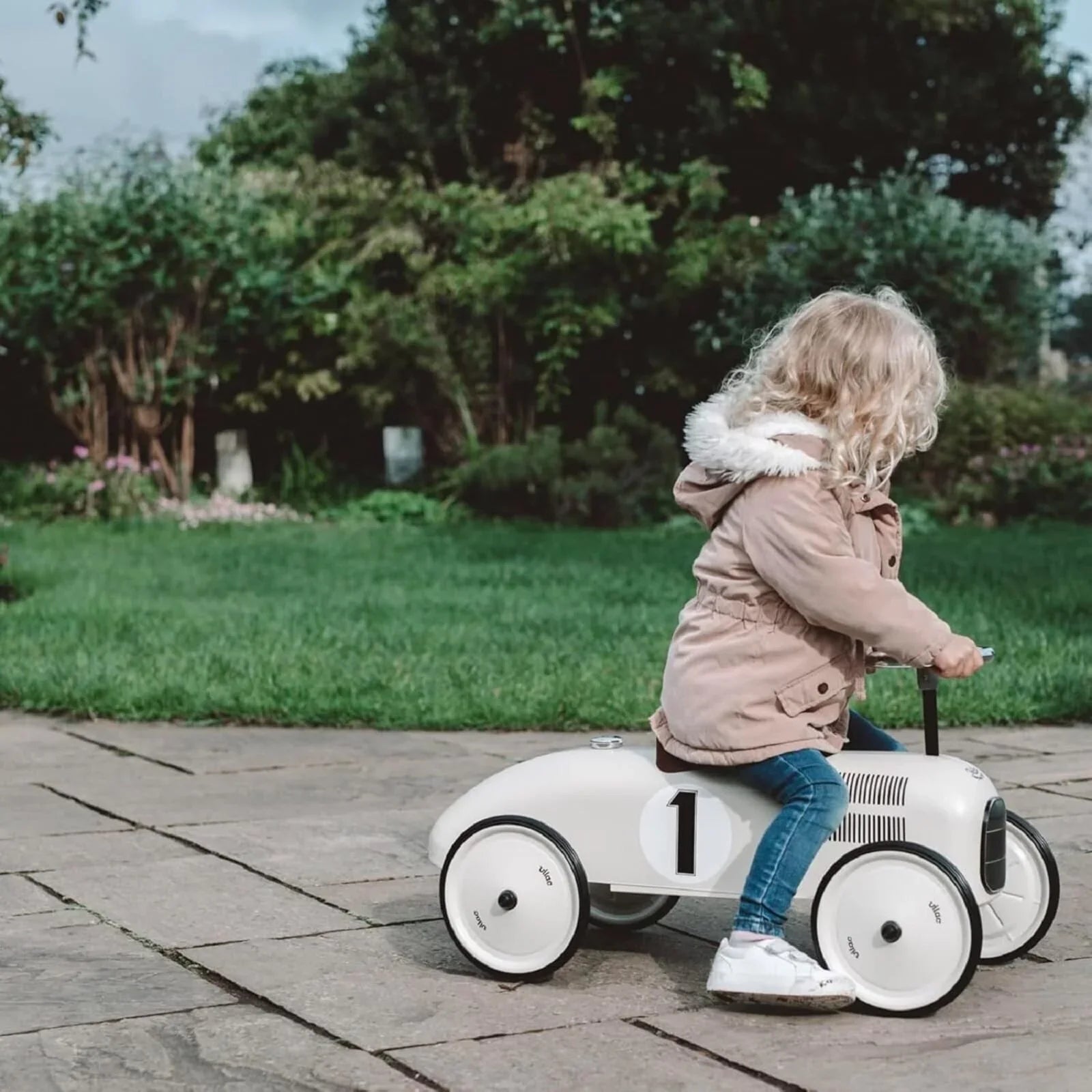 Vilac Ride On Metal Car Toy - Off White - mezetto ebebek ebebek