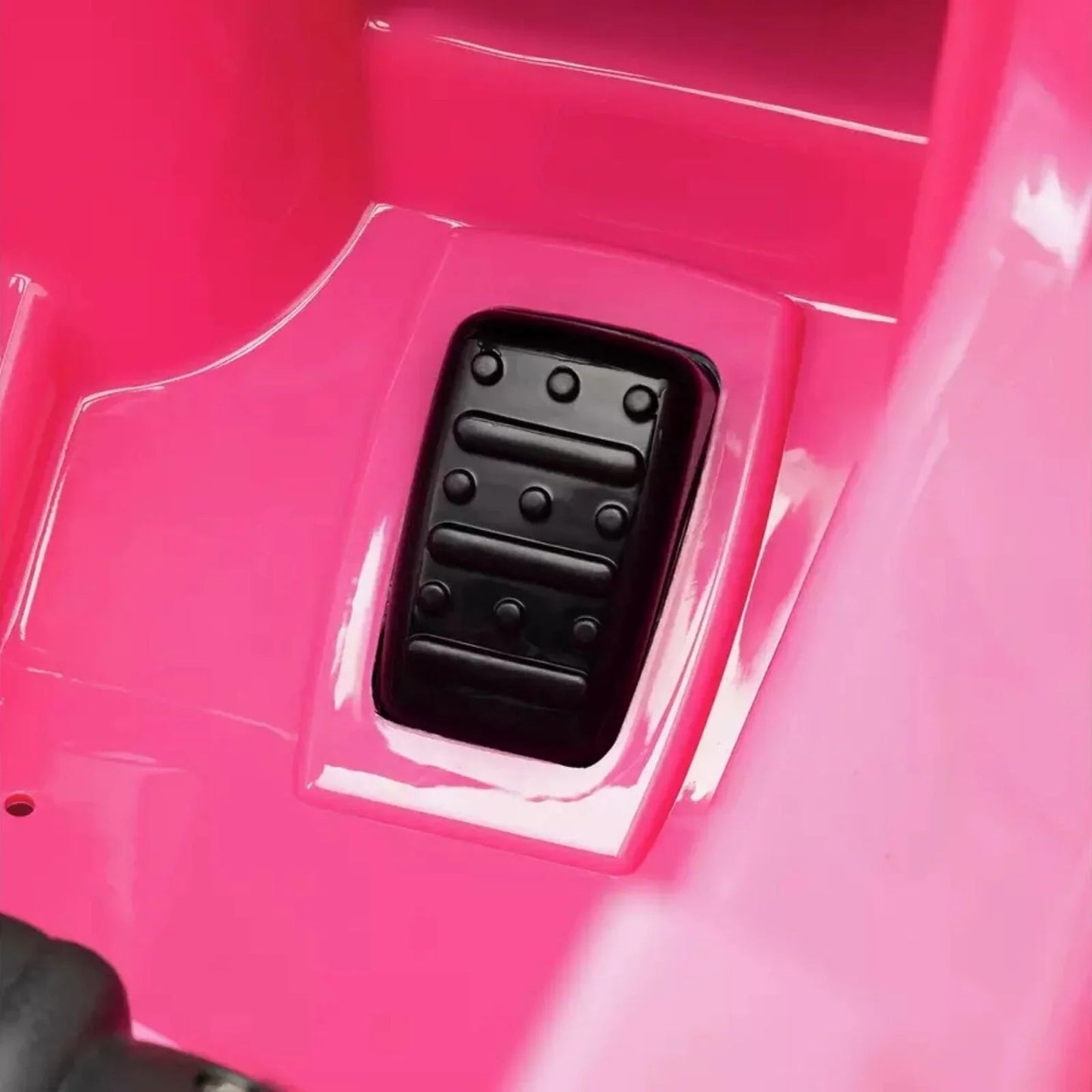 Xootz Fiat 500 12V Electric Ride On - Pink - mezetto ebebek ebebek