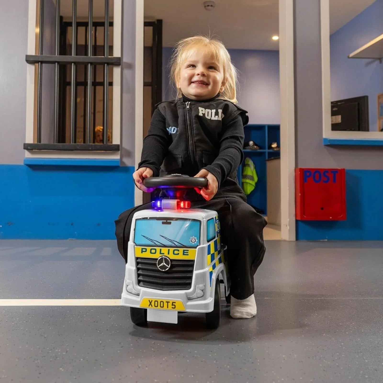 Xootz Mercedes - Benz Police Foot - to - Floor Ride On - White - mezetto ebebek ebebek